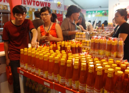 Tay Ninh sees nine businesses stabilize prices for Tet market
